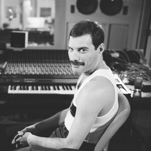 Freddie Mercury 8