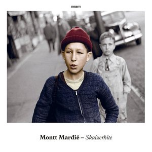 Elisabeth by the piano