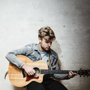 Sandro Cavazza 4