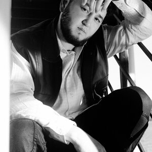 Хлопьями снег