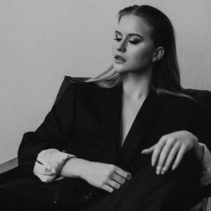 Влюбилась в друга