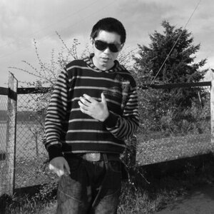 Tan Cerca Pero Tan Lejos