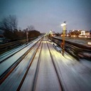 Вор замочек открывает