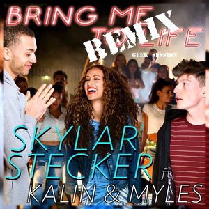 Skylar Stecker 2