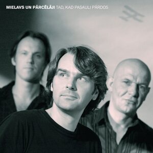 Pie kājām nokrita lapa