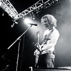 Тільки любов зупинить час