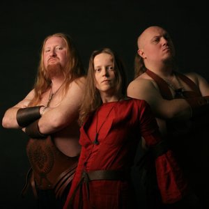 Троль гнет ель