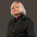 Голубь(одинокий голубь на карнизе за окном )