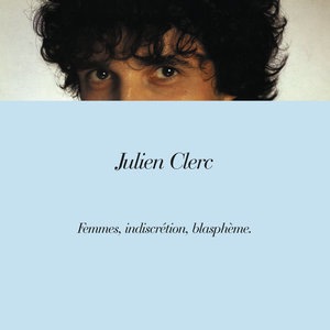 A Son Cou, À Ses Genoux